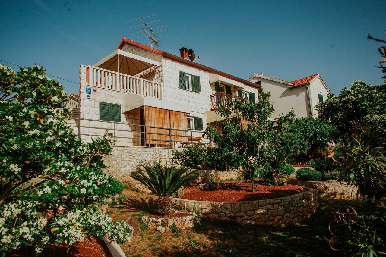 Apartments Doulos Splitska Exterior foto